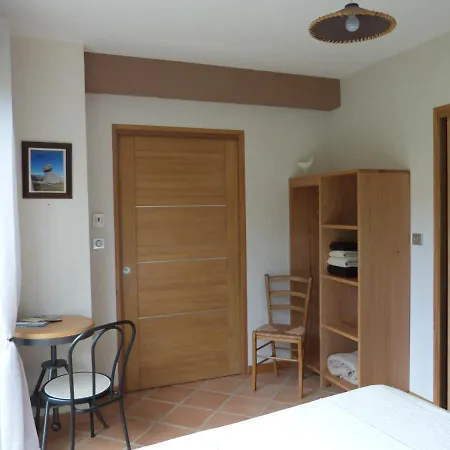 La Reine Des Pres D'hotes Bed & Breakfast